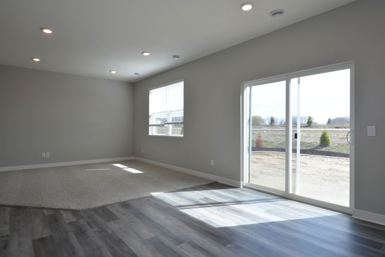 Gorgeous 3 Bed, 3 Bath Home with 2-Car Garage in Rogers, MN! – photo 5