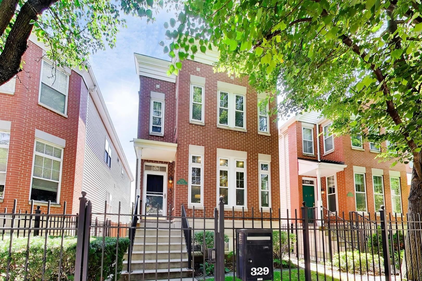 329 W Goethe Street – photo 1