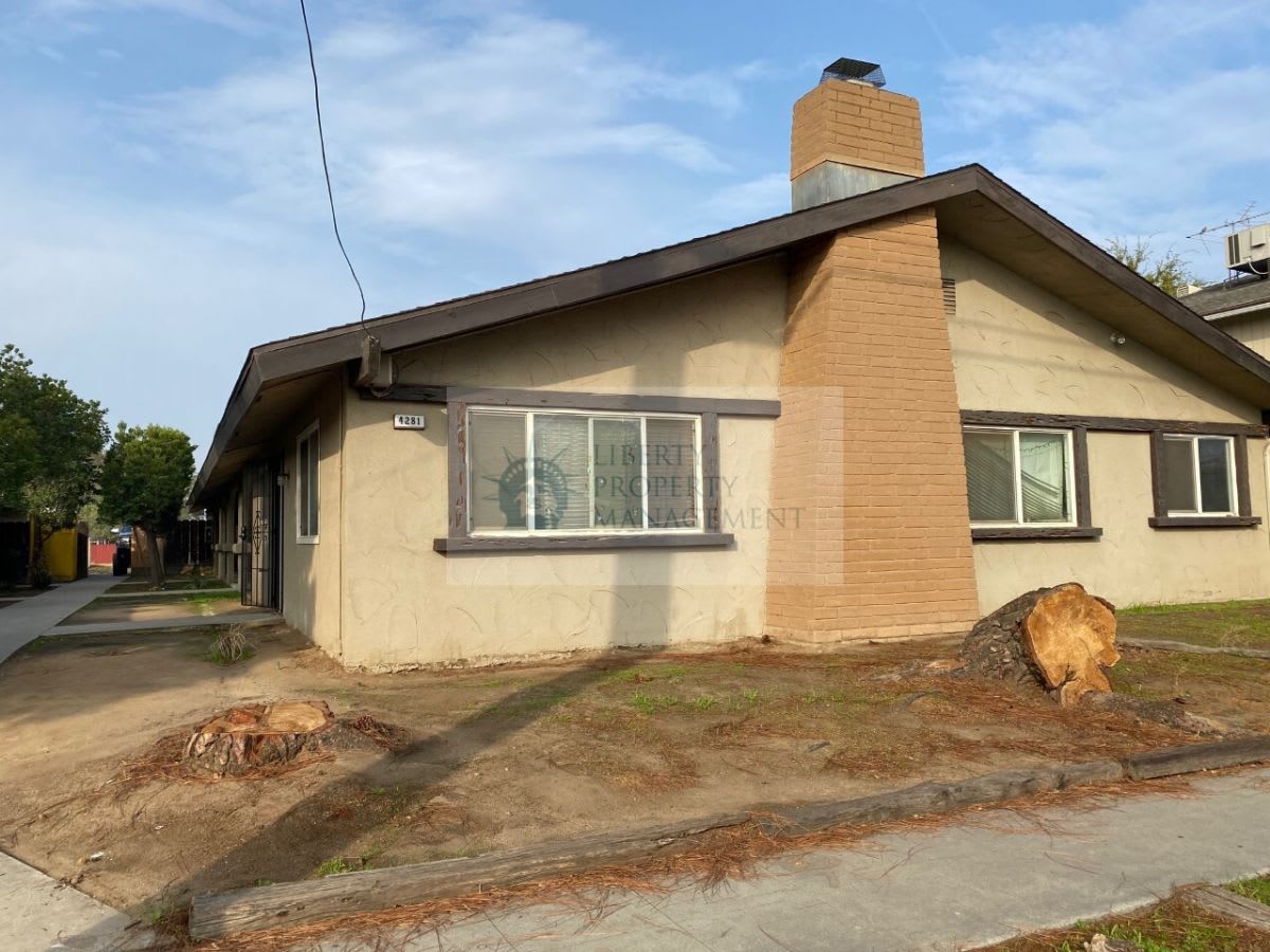 4281 N Chestnut Ave – photo 2