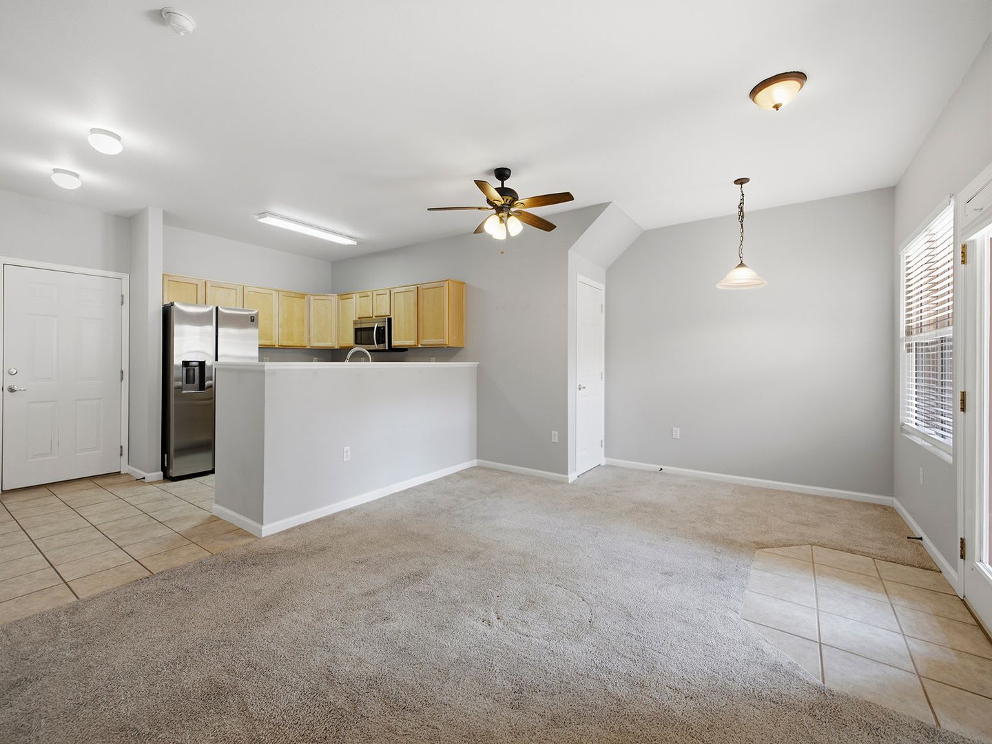 Bright & Inviting 1st Floor Condo for Rent! – photo 3