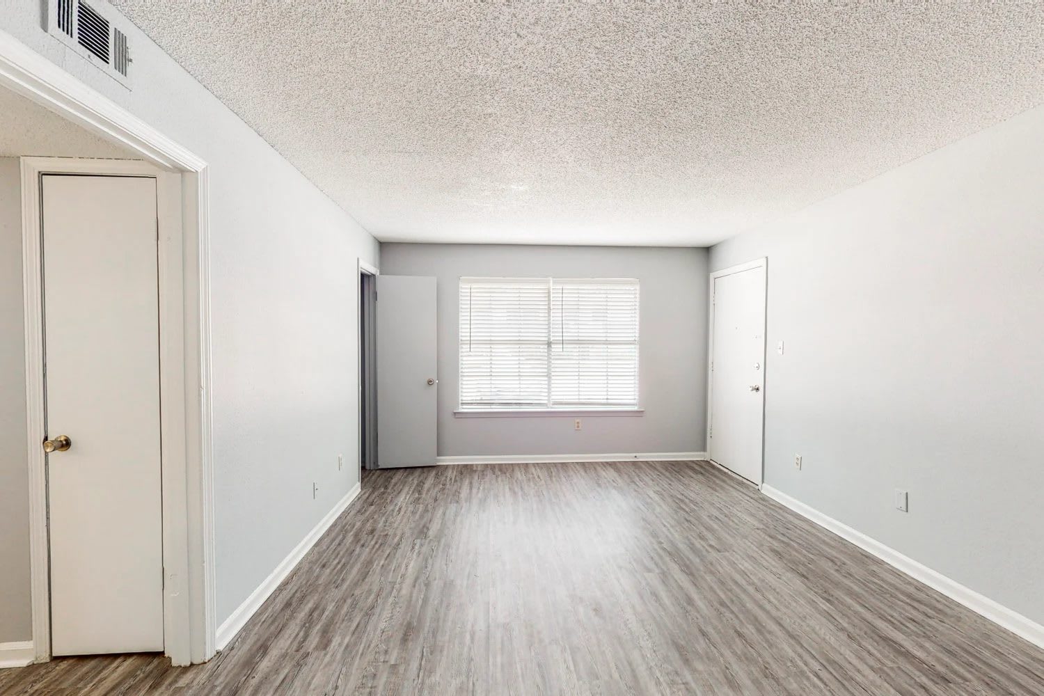 Luxe at Raleigh Apartments – photo 4