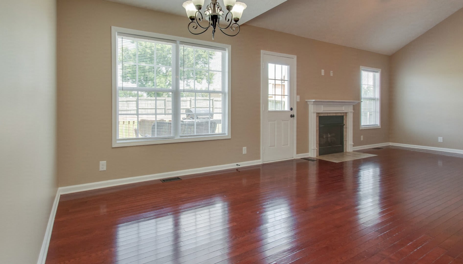 1351 Whitt Ln – photo 2