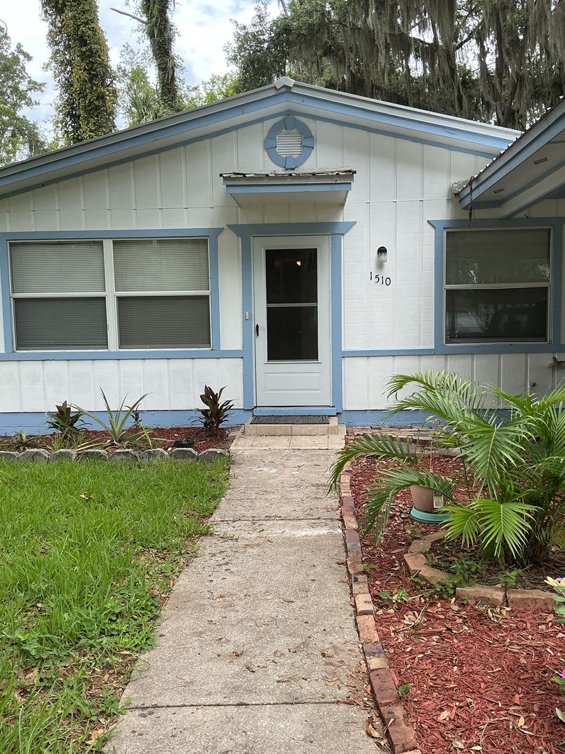 MOVE-IN SPECIAL: Receive $500 off your second month’s rent! – photo 2