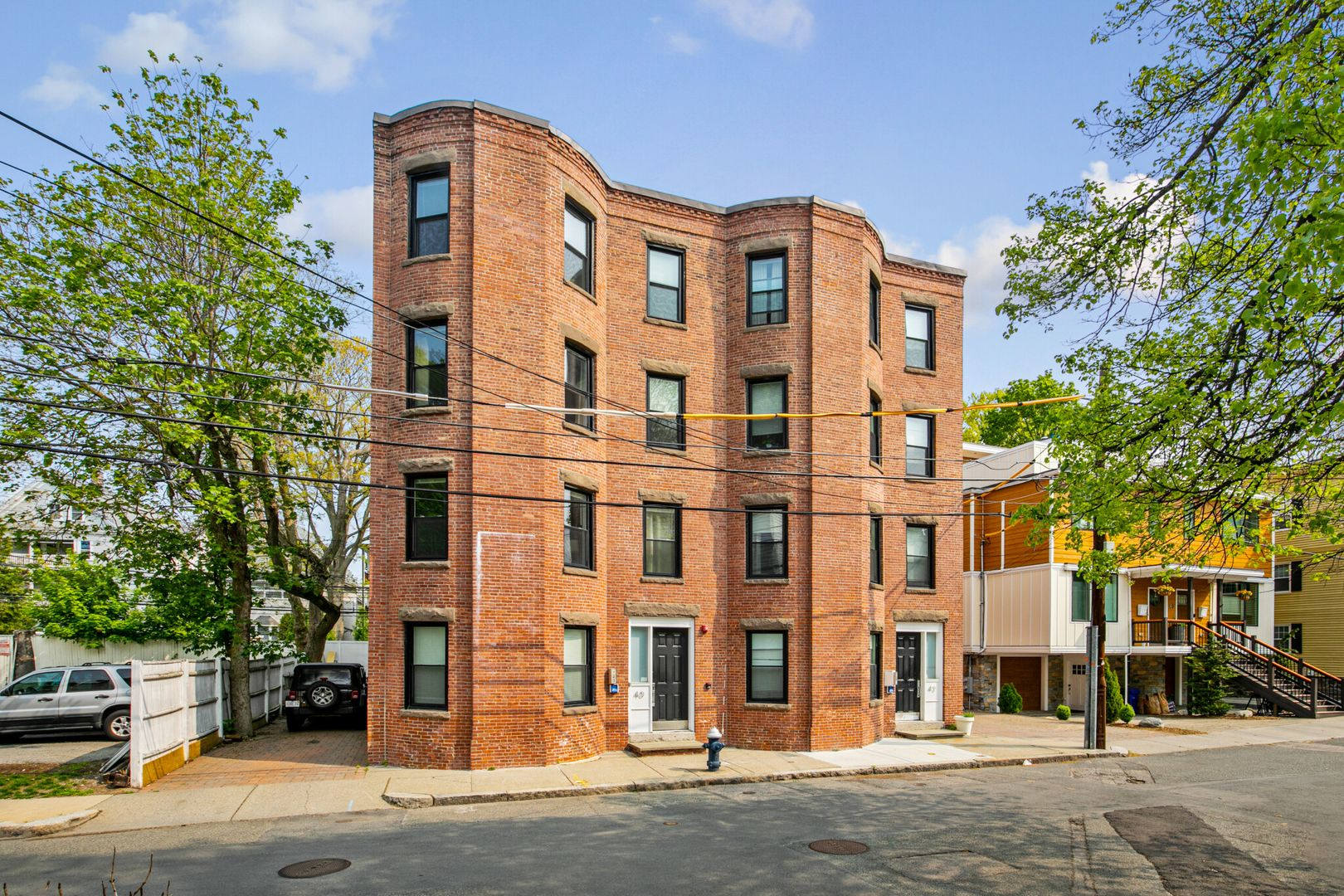 Gorgeous 2 bed condo in Brookline! – photo 2