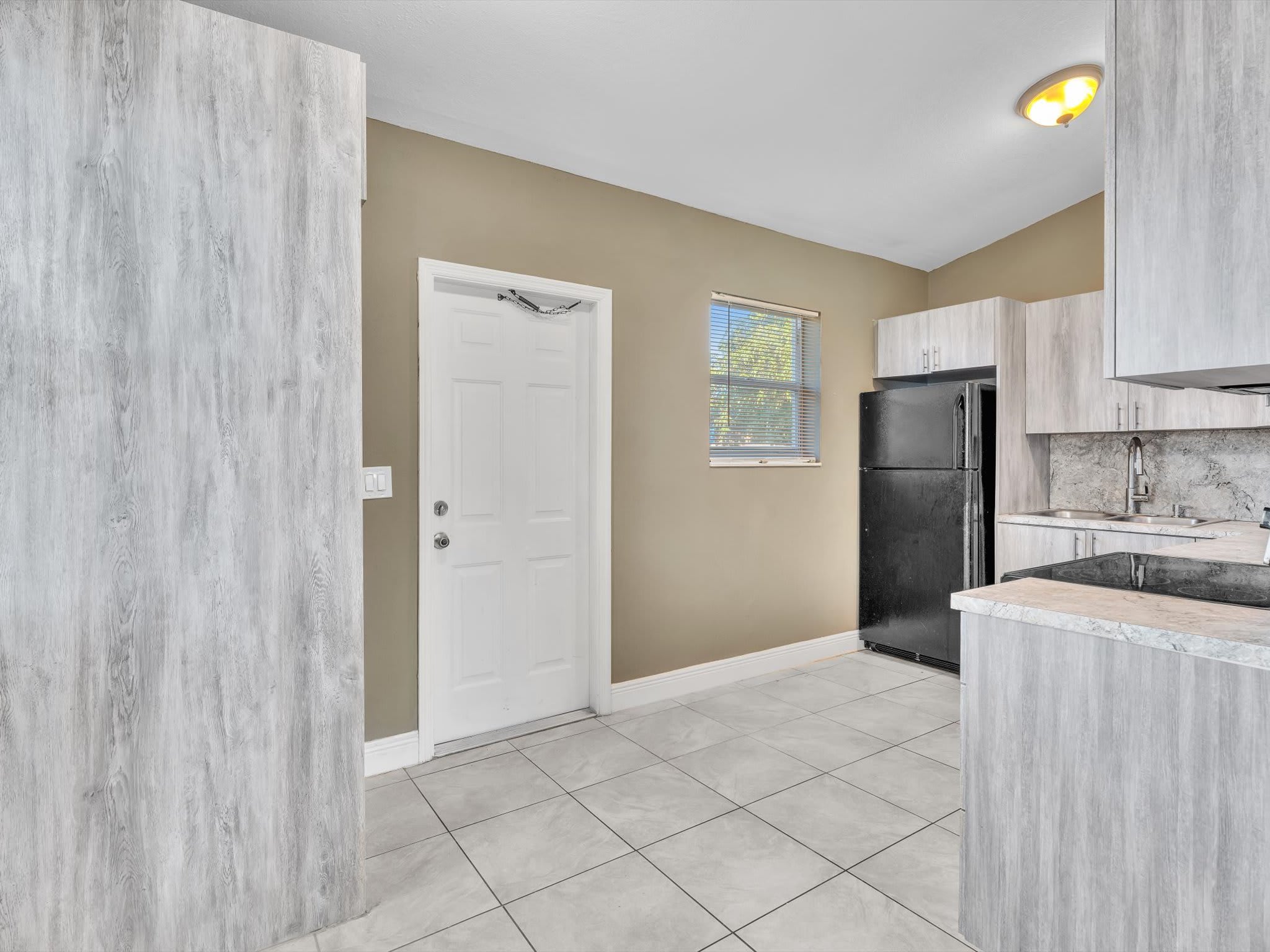 525 Northwest 10th Avenue – photo 5