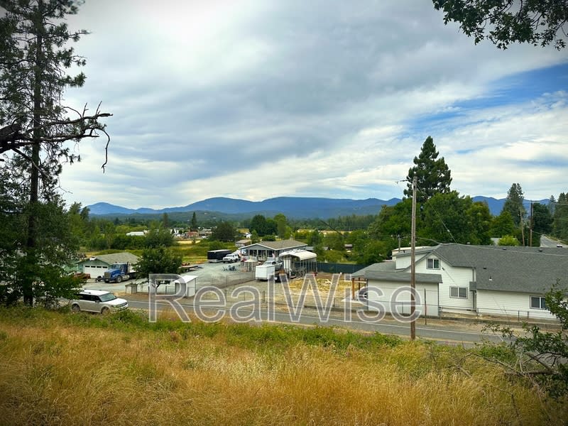 4620 Redwood Ave – photo 2