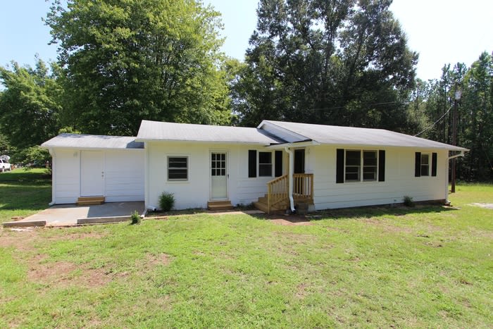 3915 Foster Drive – photo 1