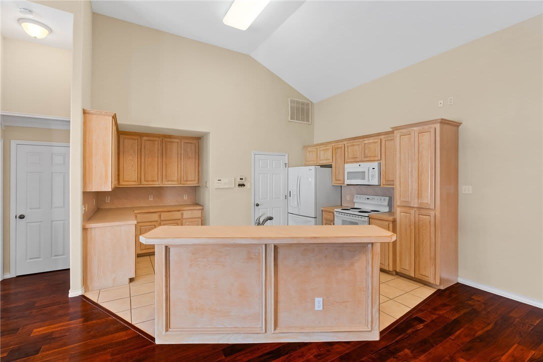 5642 Lipes Blvd Unit #13 – photo 5