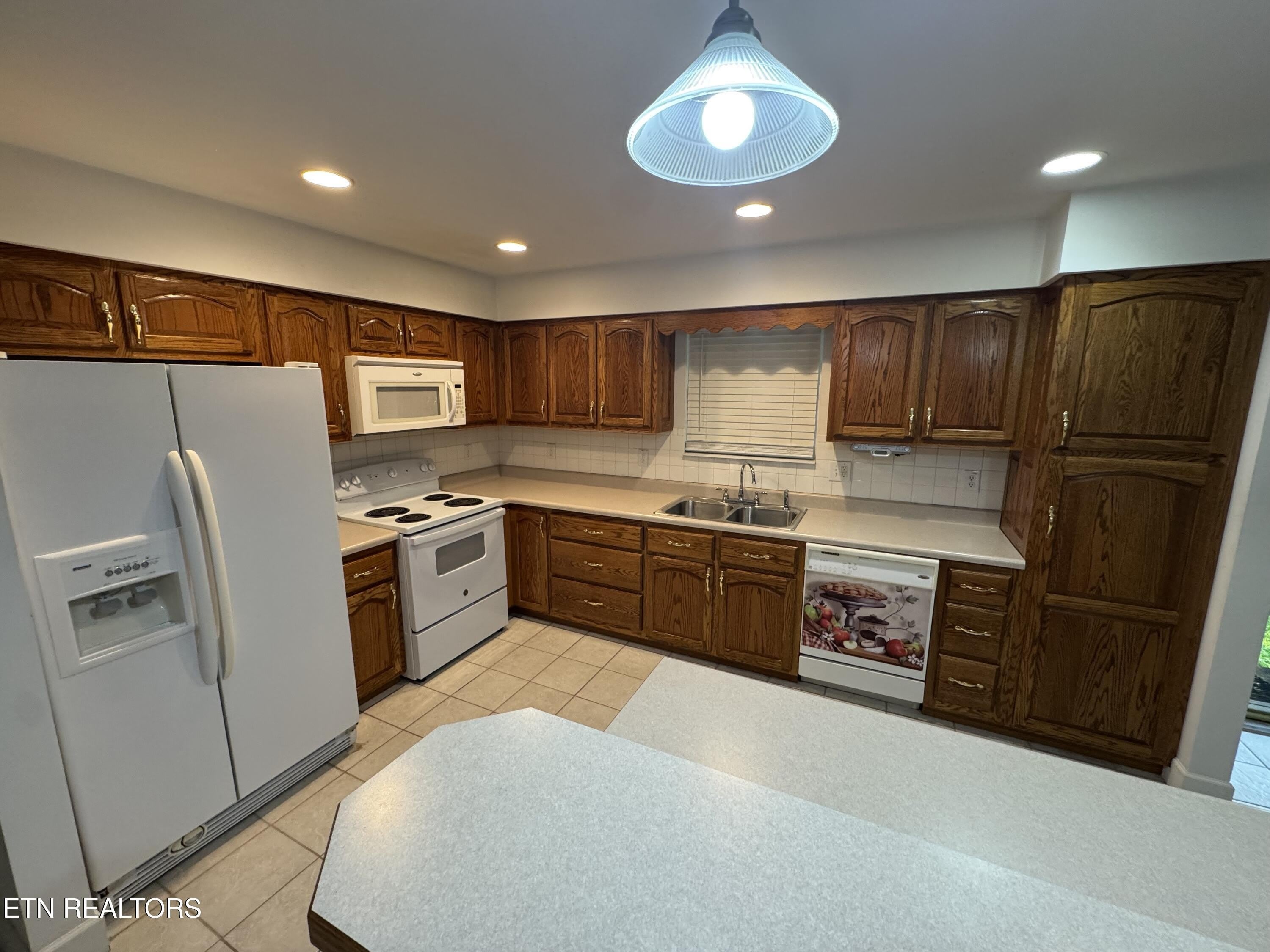715 Gloucester Ave – photo 4