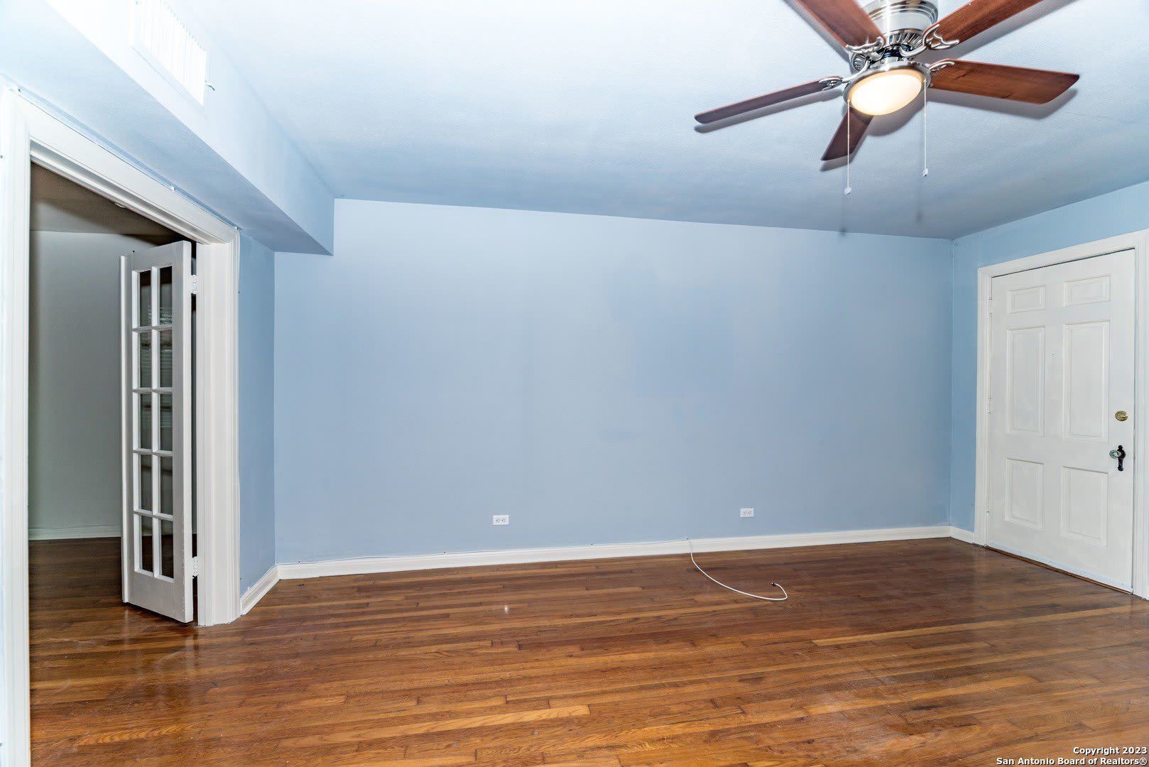 254 CLOVERLEAF AVE 2 – photo 3
