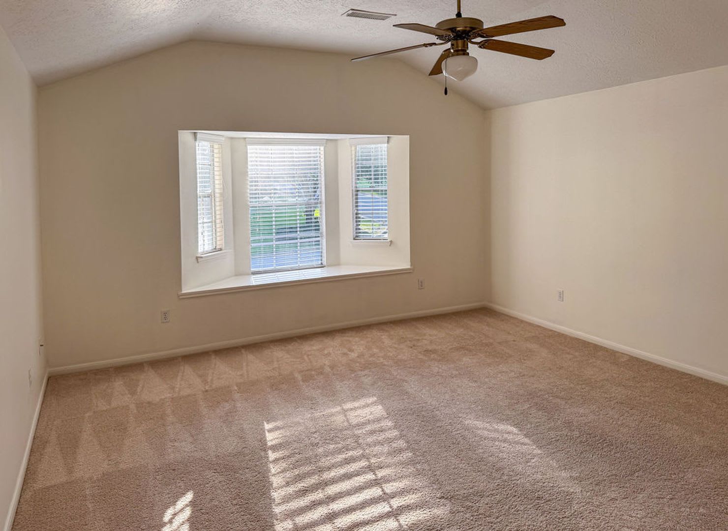 ***MOVE IN SPECIAL*** 1/2 OFF 1st Month's Rent Beautiful 2 Story on Corner in Elkins Lake – photo 2