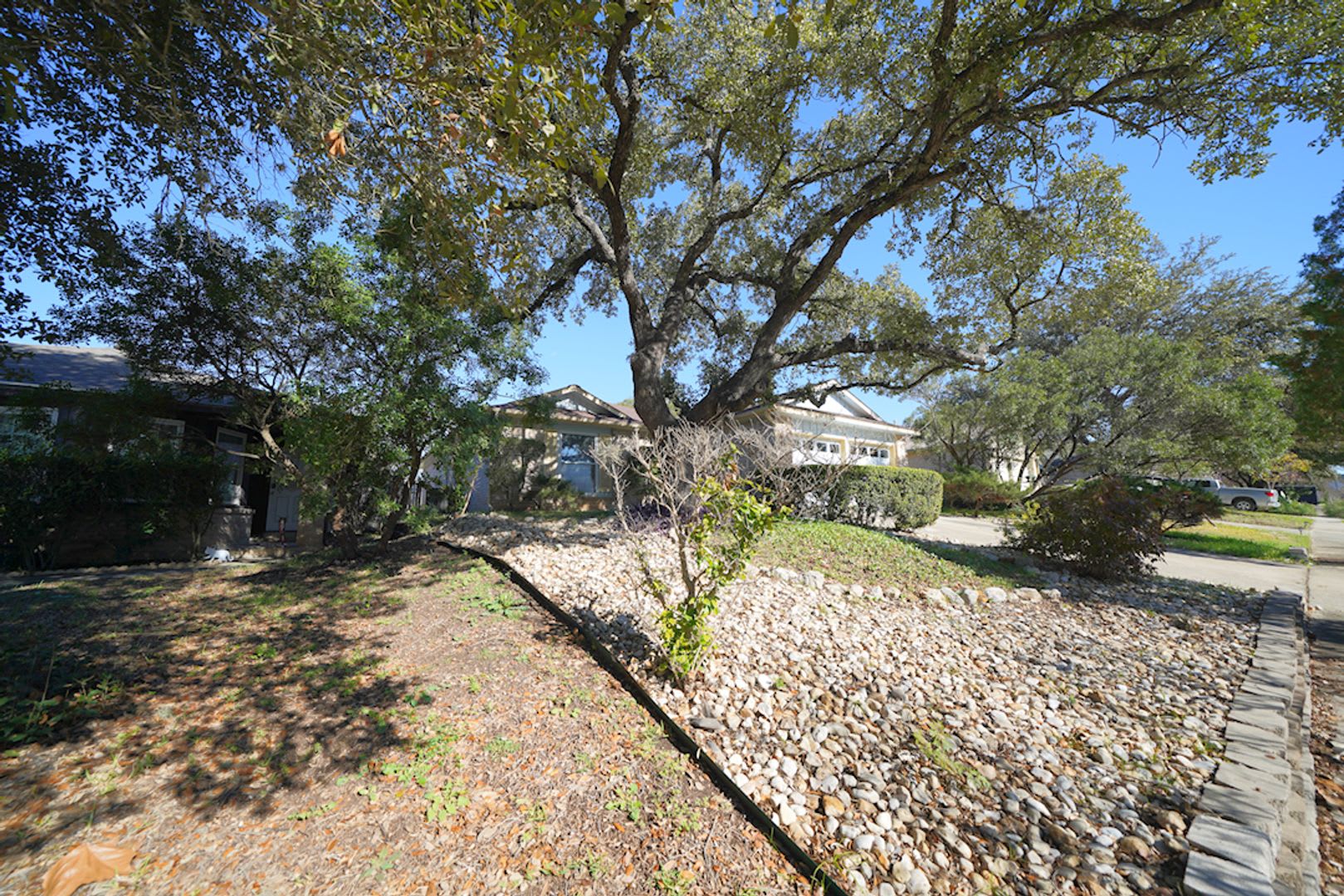 Impeccably Maintained 2/1 Now Available in San Antonio Realtor Commission: $400 – photo 4