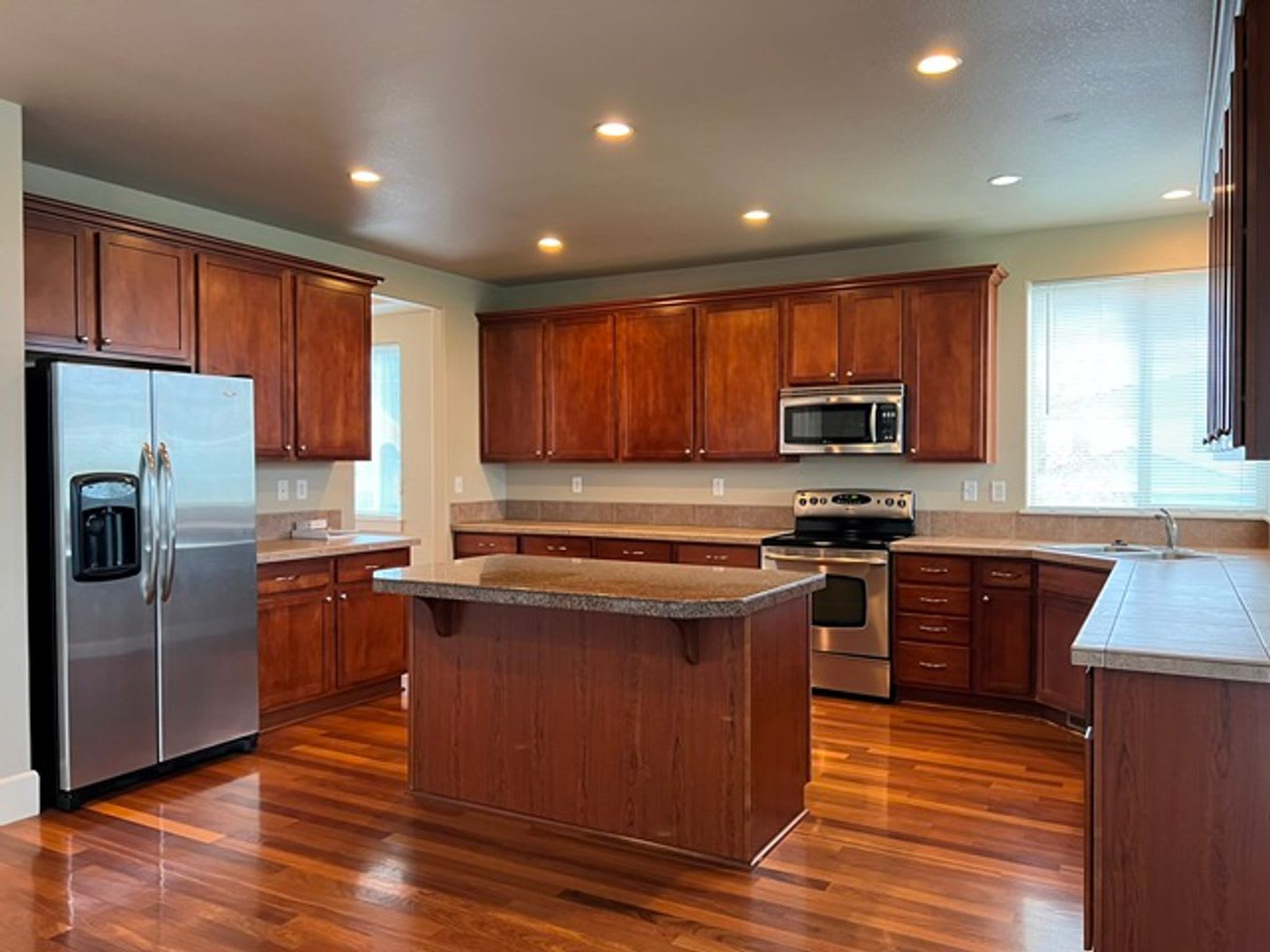 4Bd 2 5Ba Two Story House Available Mid October – photo 5