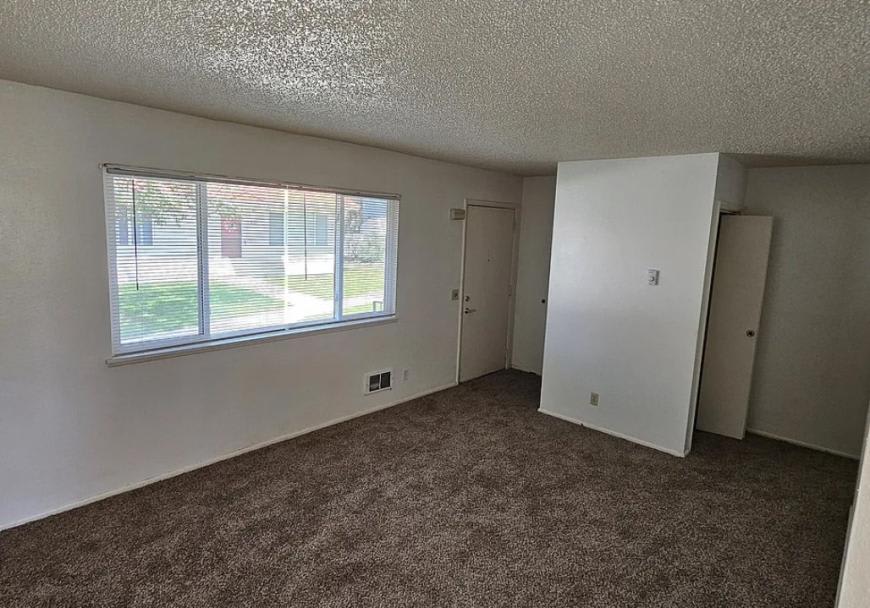 835 West Main St – photo 4