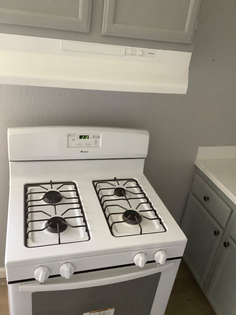 2 Bedroom, 1 Bath Upstairs Unit in Richmond – Available Now! – photo 4