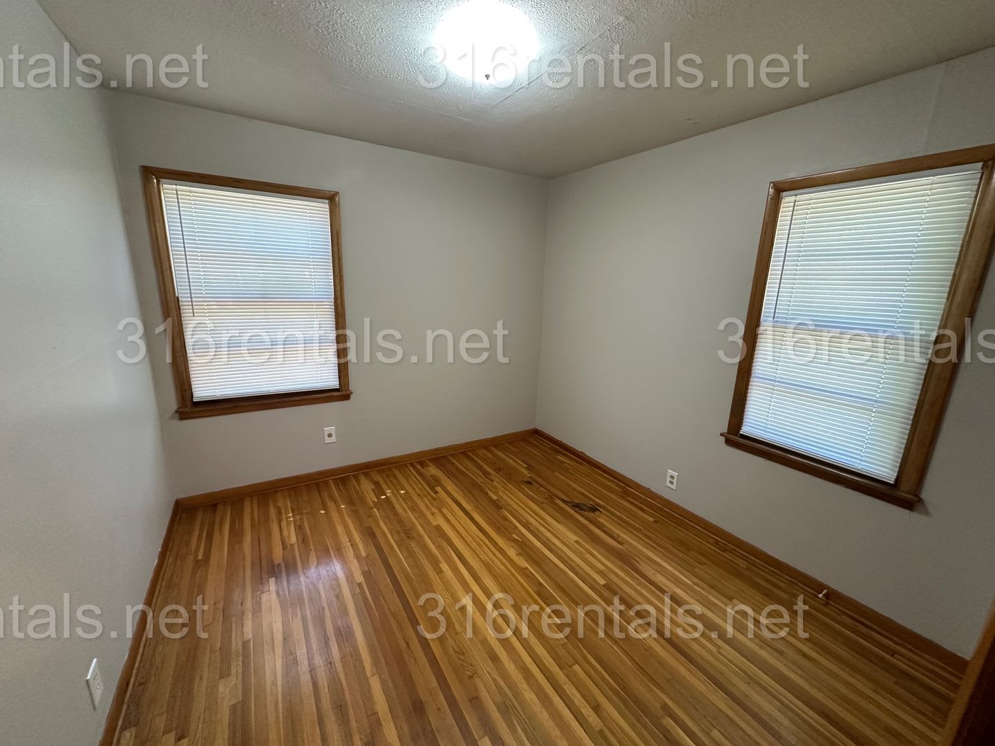 895 2 Bed 1 Bath Single Family Home – photo 4