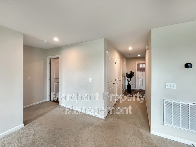 609 Glamis Court – photo 3