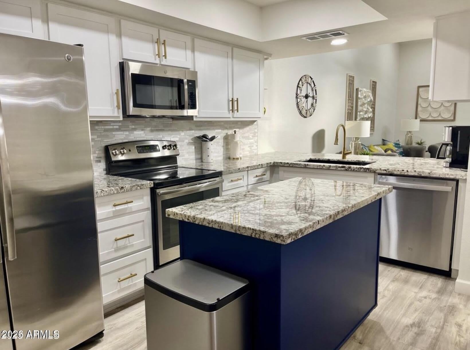 9040 E WINCHCOMB Drive – photo 3