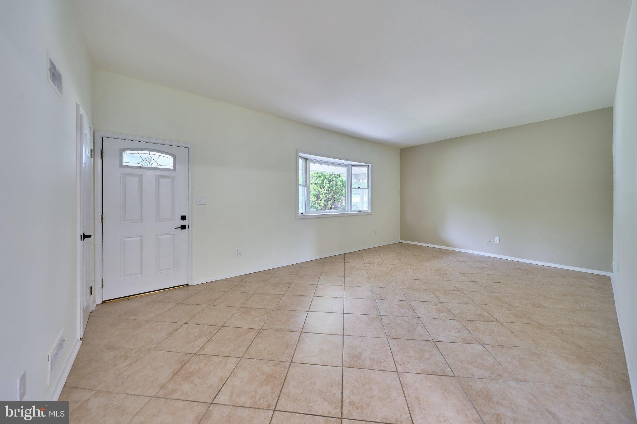 2924 GRACEFIELD Road – photo 5