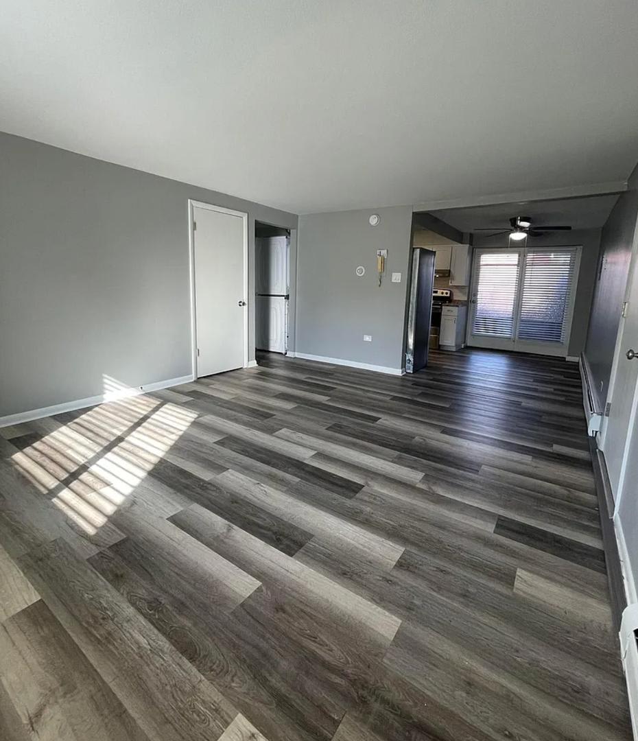 Beautifully Renovated 2 Bedroom Apartment with In-Unit Laundry & A/C – photo 1
