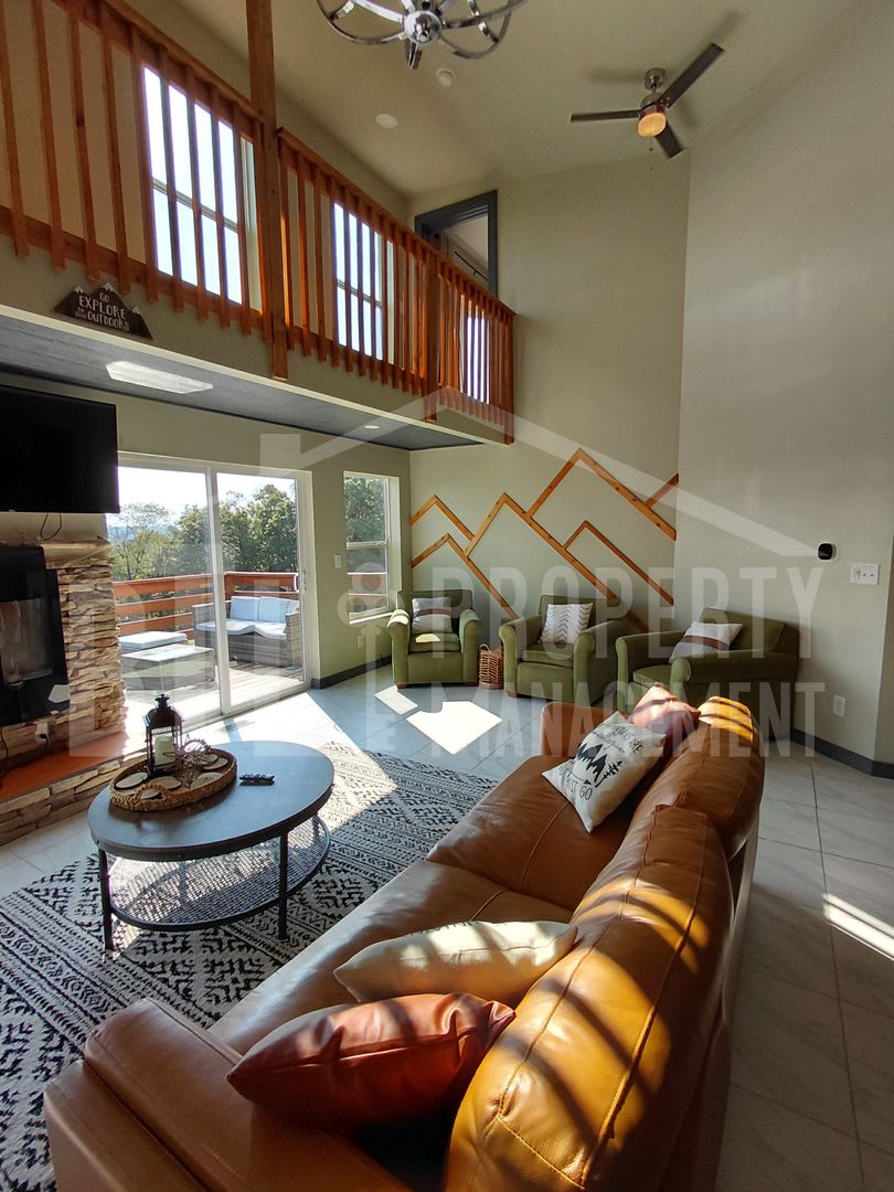 Beautiful 3BR Home with Scenic Views in Forsyth – photo 3