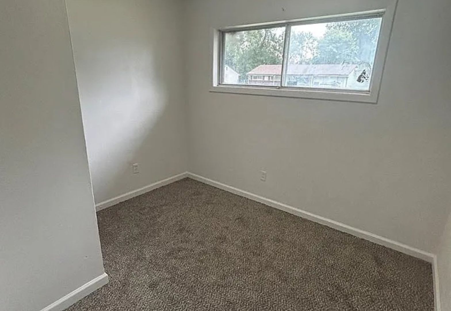 For Lease – photo 3