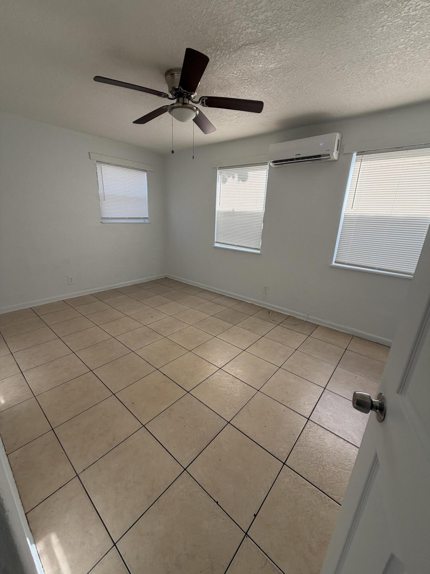 646 Latona Avenue – photo 3