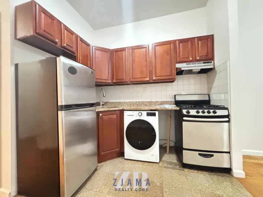 566 Baltic Street – photo 3
