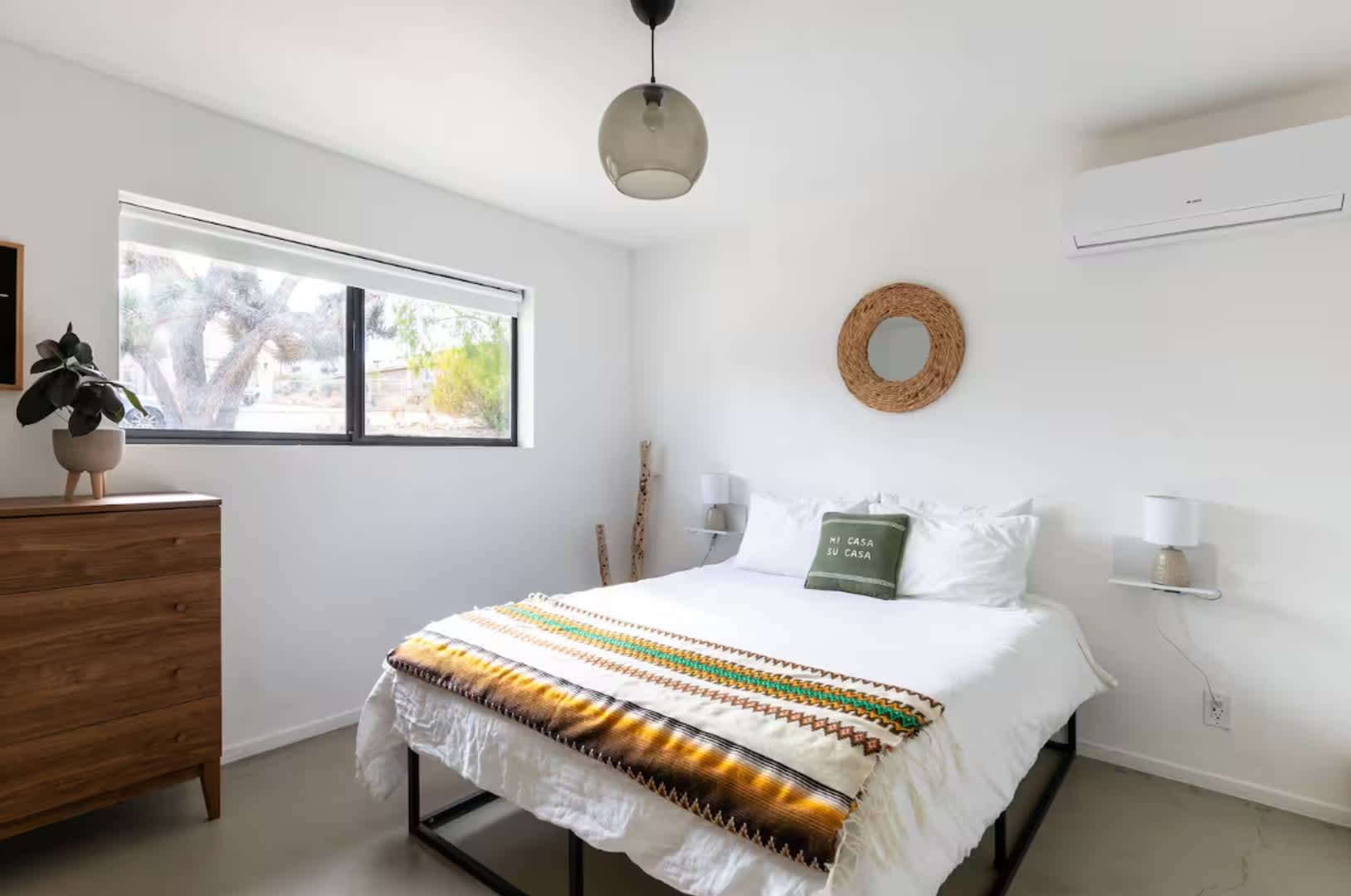 Beautiful 3-Bedroom, 2-Bath Home in Joshua Tree fully furnished – photo 4
