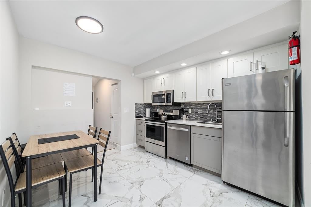 1479 SE 4th Avenue – photo 3