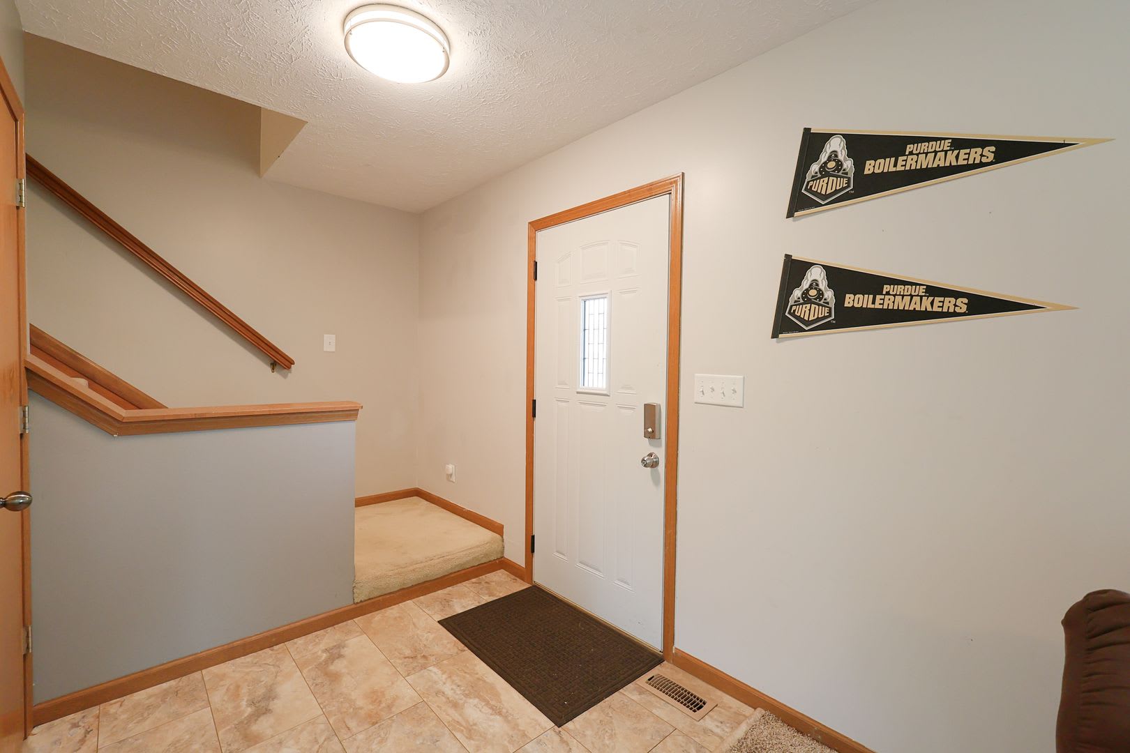 Spacious 4-Bedroom Home with Pond Views & Private Backyard – photo 3