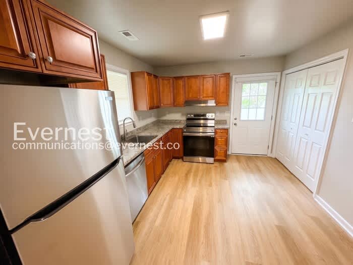 15815 Meridian Avenue – photo 2