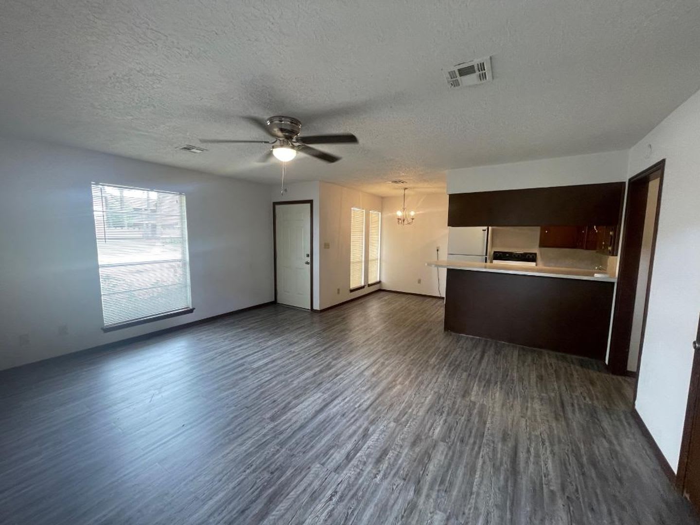ADORABLE 2 BEDROOM 1 BATHROOM DUPLEX – photo 4