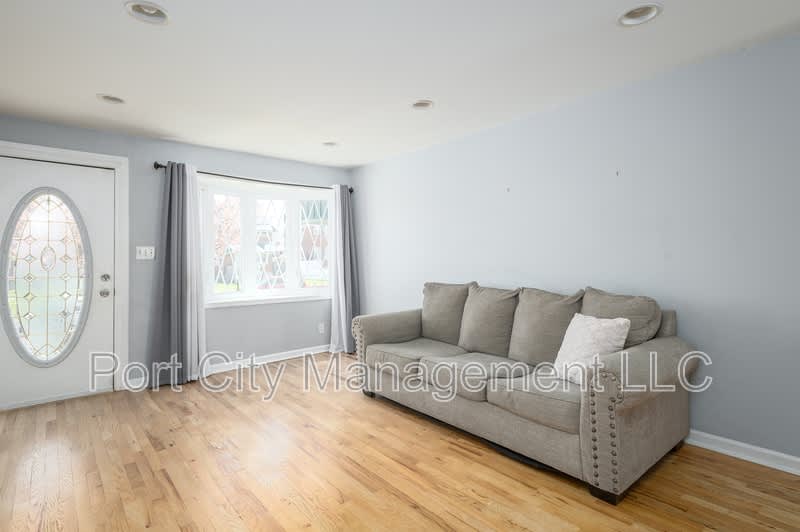 744 Aldworth Road – photo 3