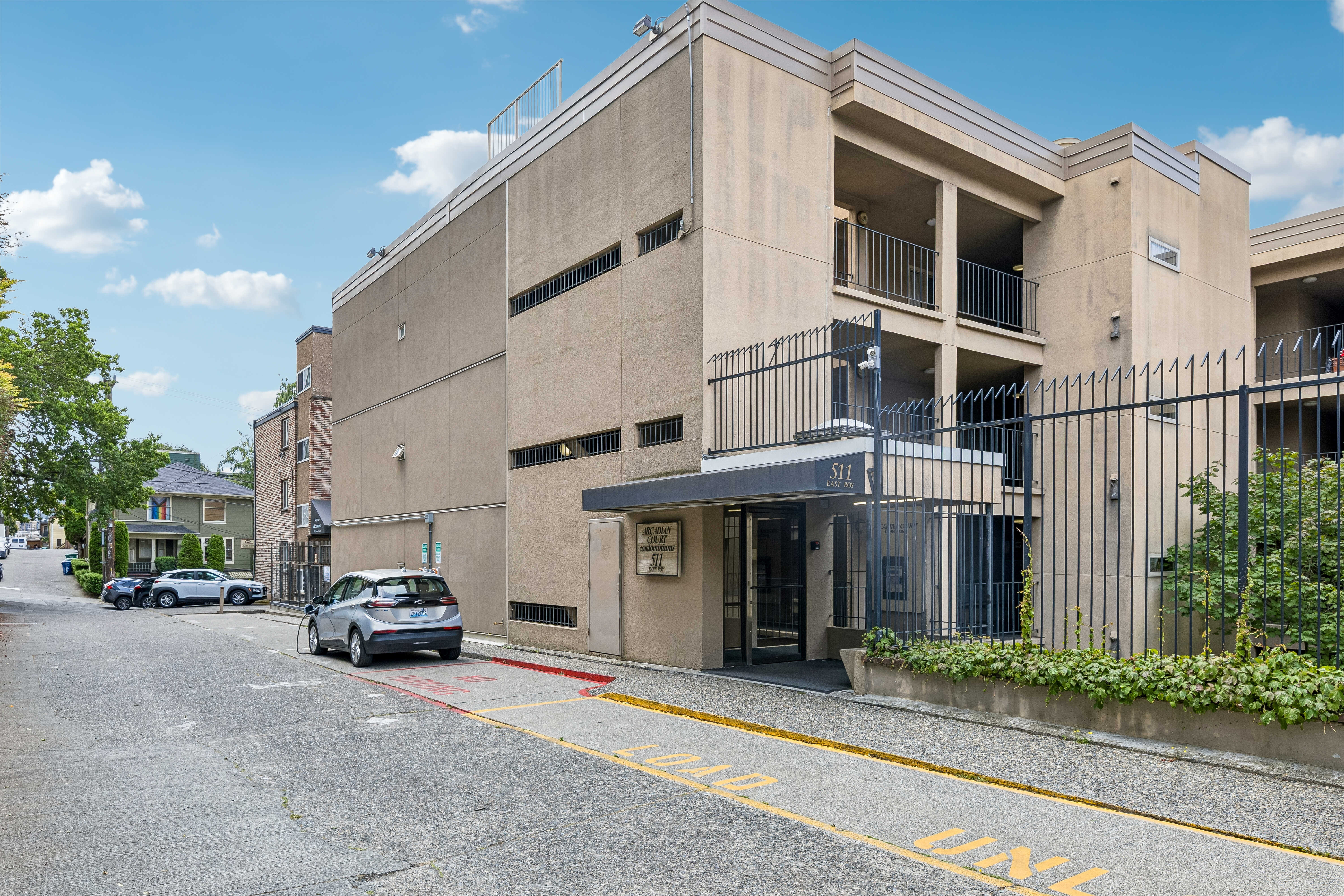 511 East Roy Street – photo 2