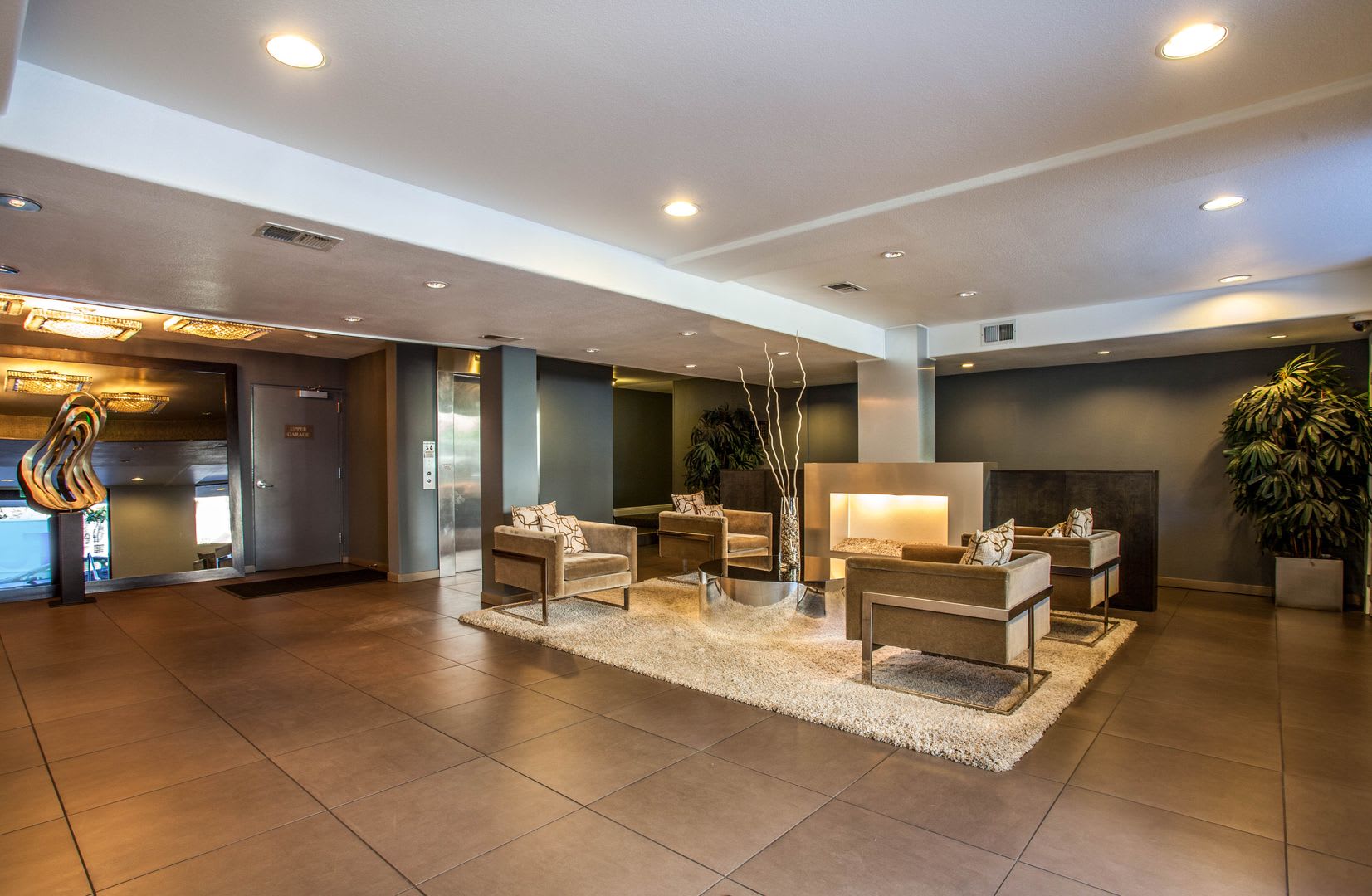 Enjoy one of the most walkable neighborhoods in LA – photo 4