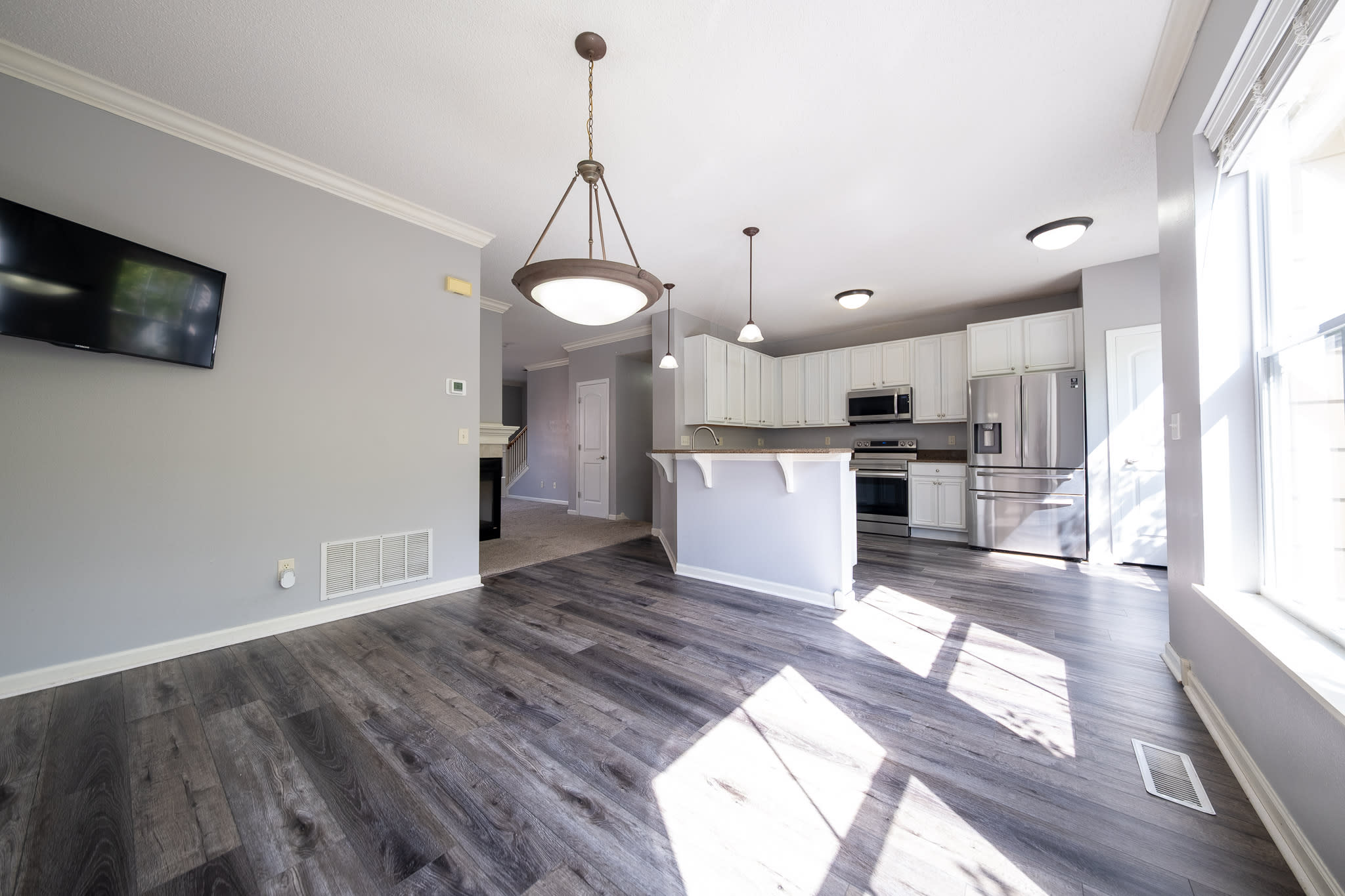 10254 Bleeker St. – photo 4