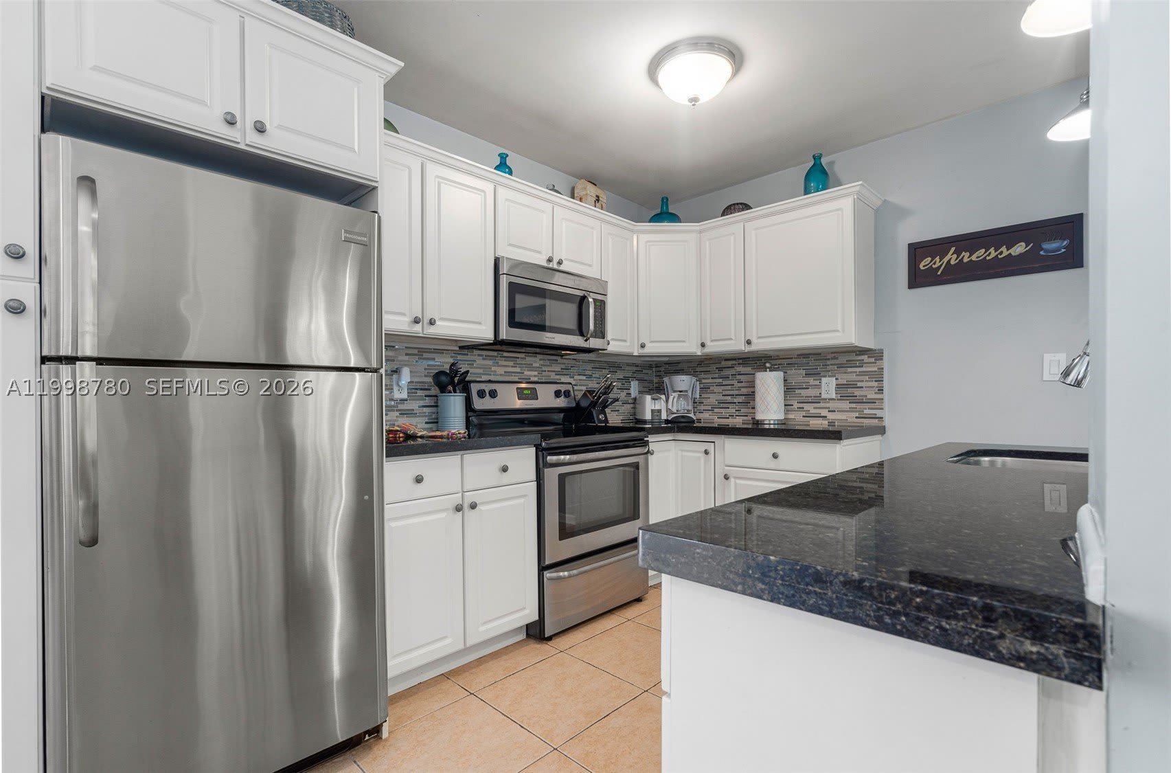 2033 NE 33rd Ave – photo 4