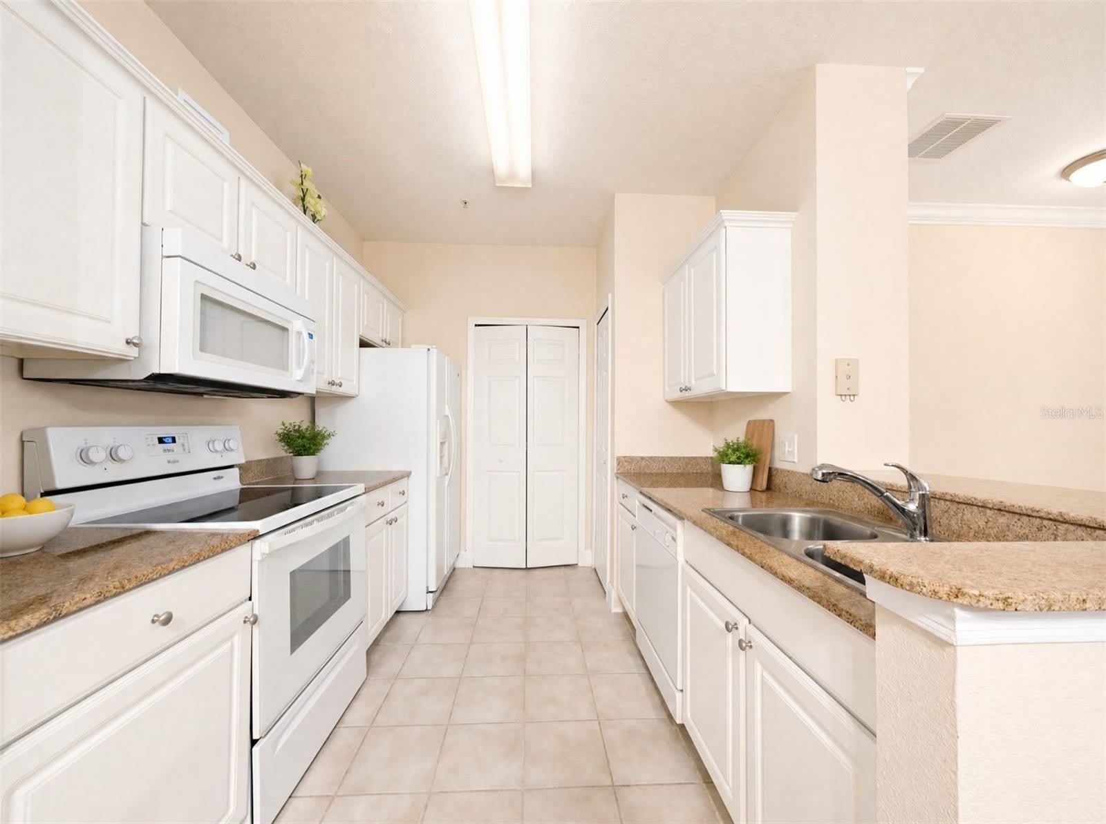 143 SOUTHERN PECAN Circle – photo 5