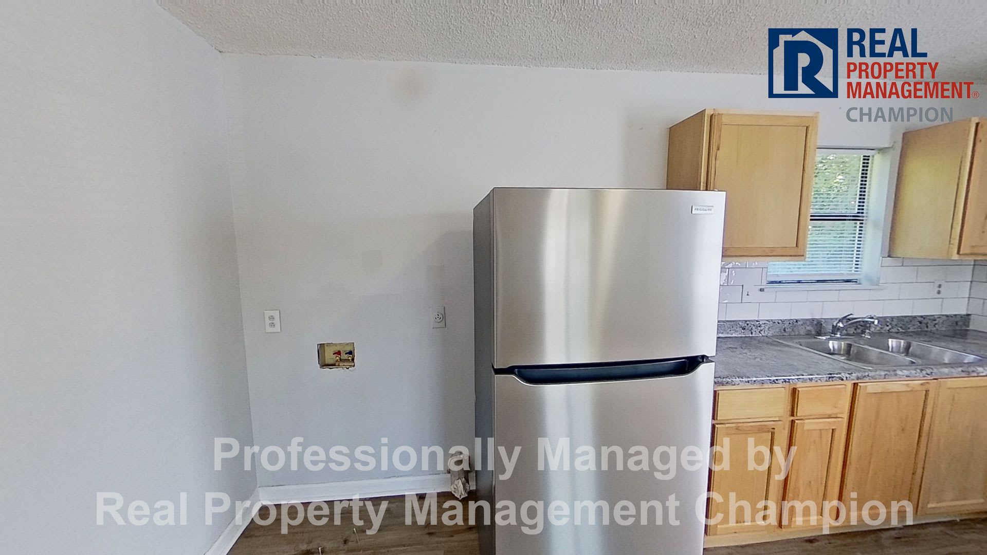 Recently Renovated 3 BD/1 BA Home Next to Castle Street Art District – photo 3