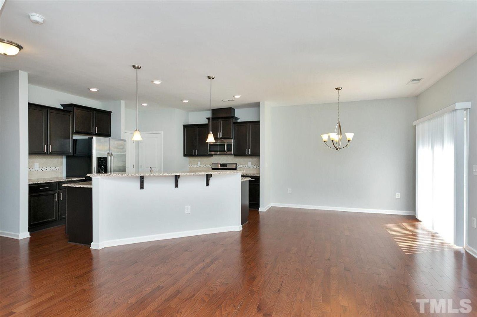 3 Bedroom 2 5 Bathroom Townhome Home W Open Floorplan And A 2 Car Garage In The Heart Of Morrisville – photo 4