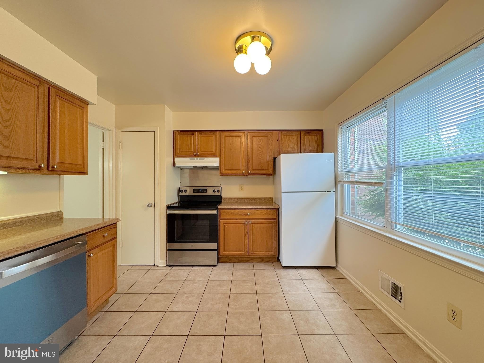 4104 SIDEBURN Road – photo 4
