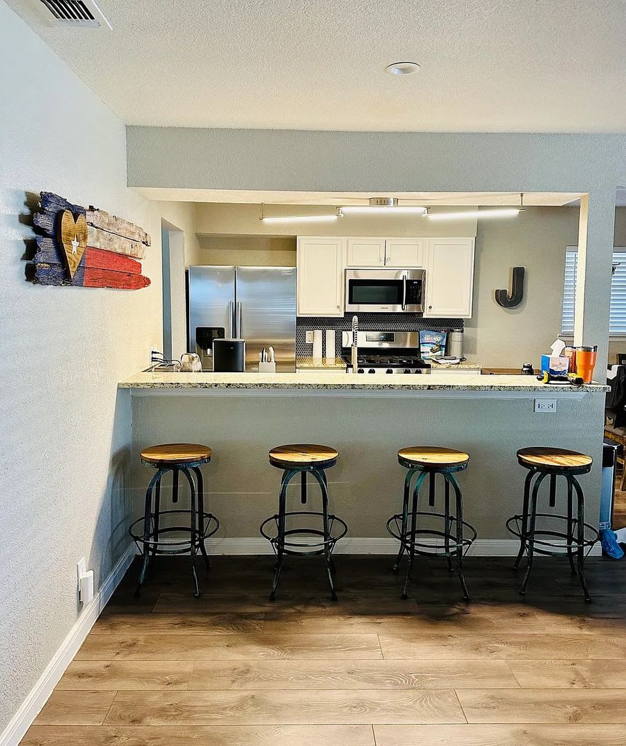 Room In 3 Bedroom Home At Pan Am Expy – photo 5