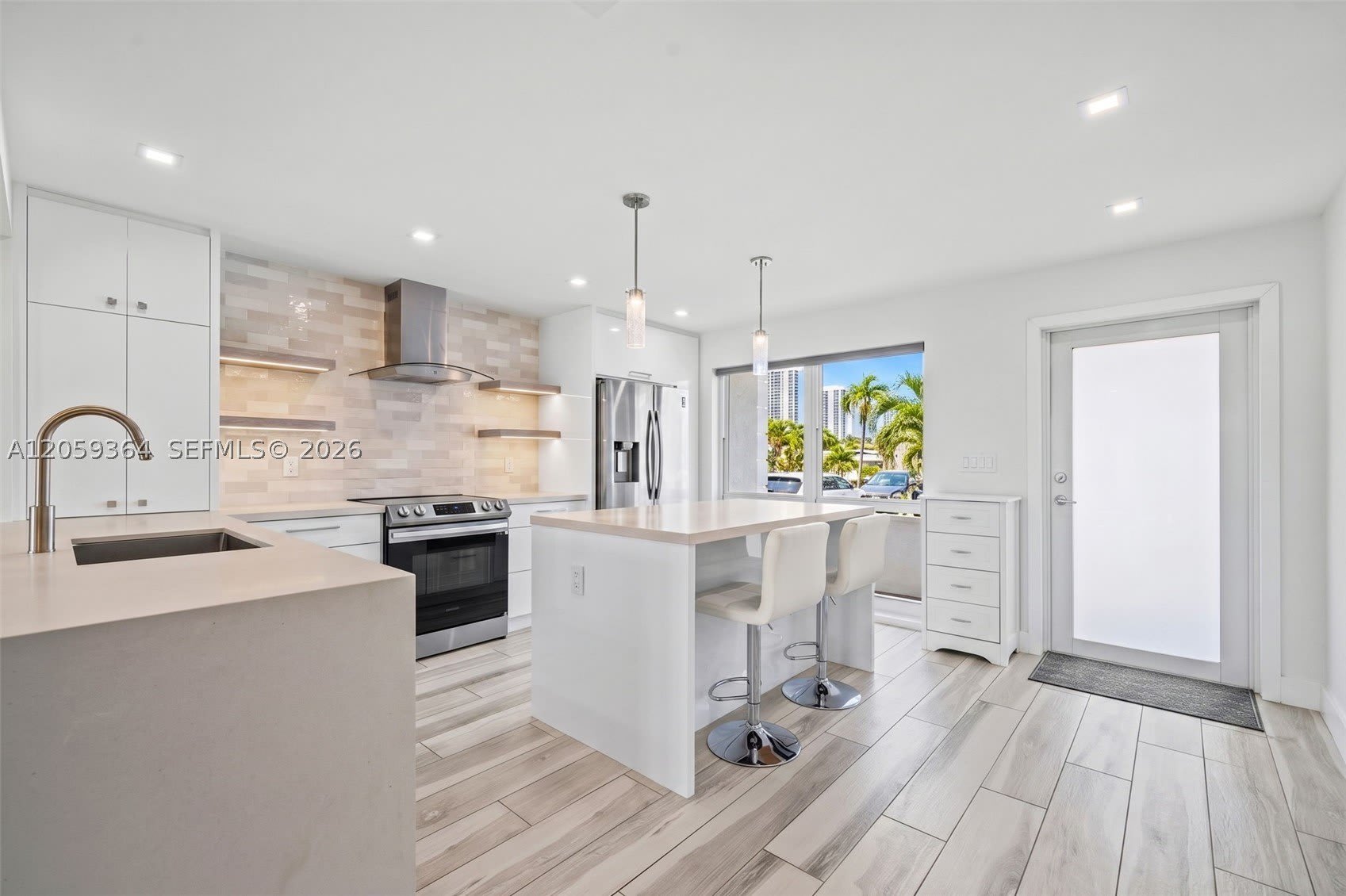 613 NE 26th Ave – photo 4