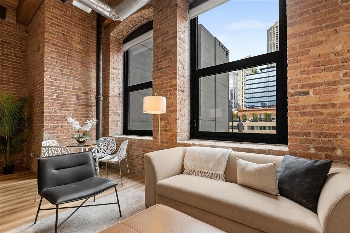 153 W Ohio Street – photo 4
