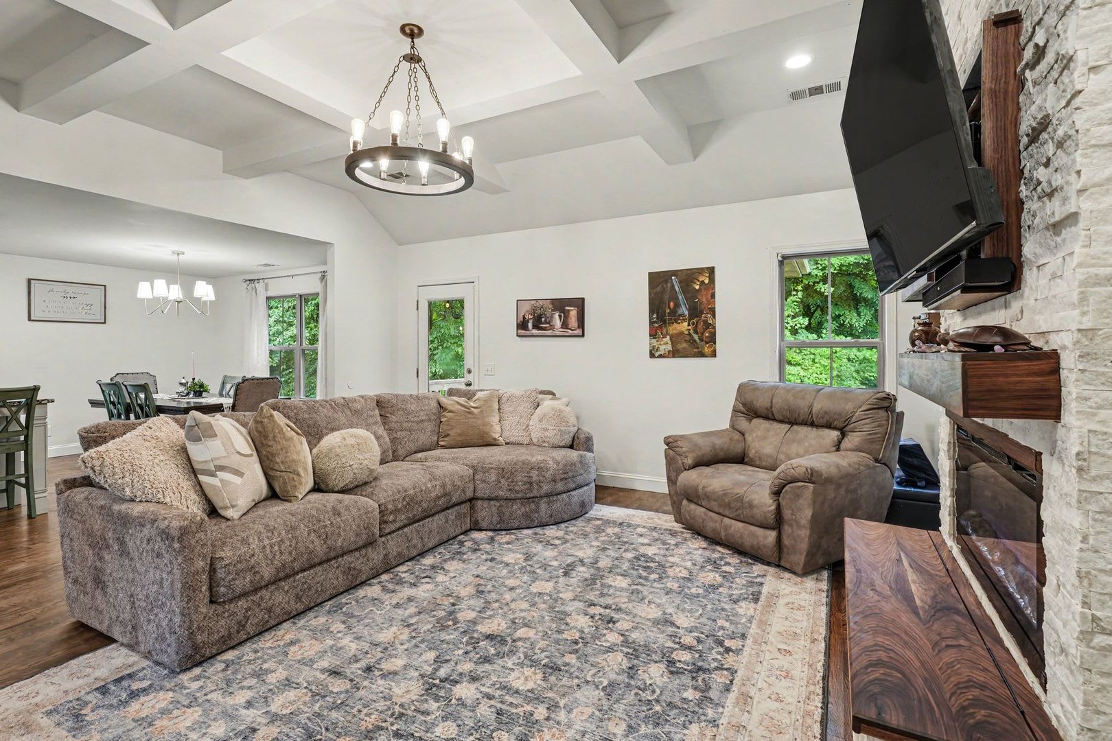 3 Bedroom 2 Bathroom Home – photo 4