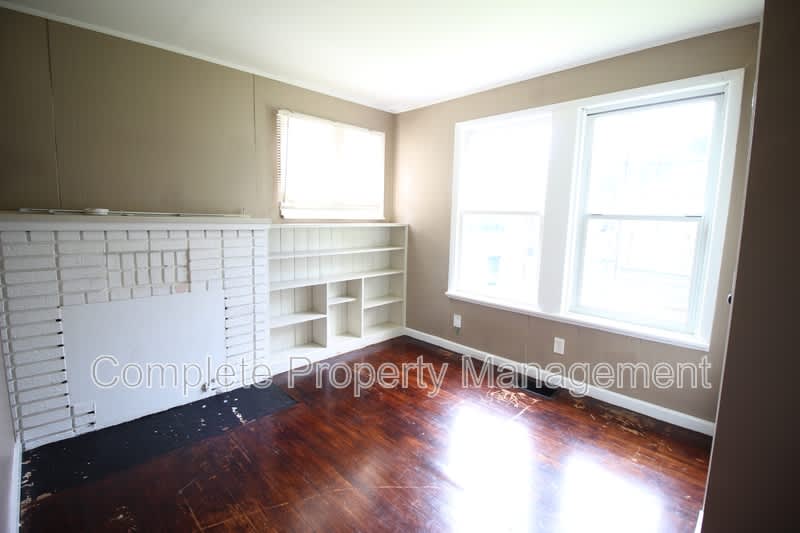 8211 Rugby Avenue – photo 3