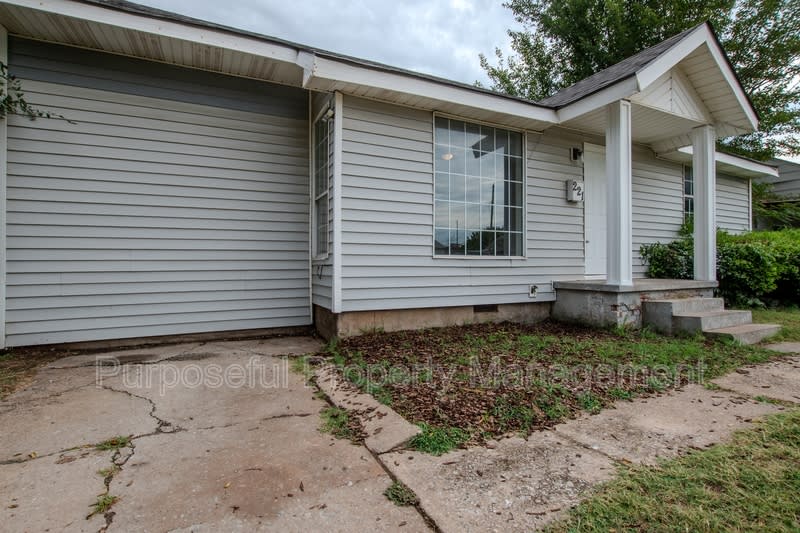 221 West Douglas Drive – photo 2