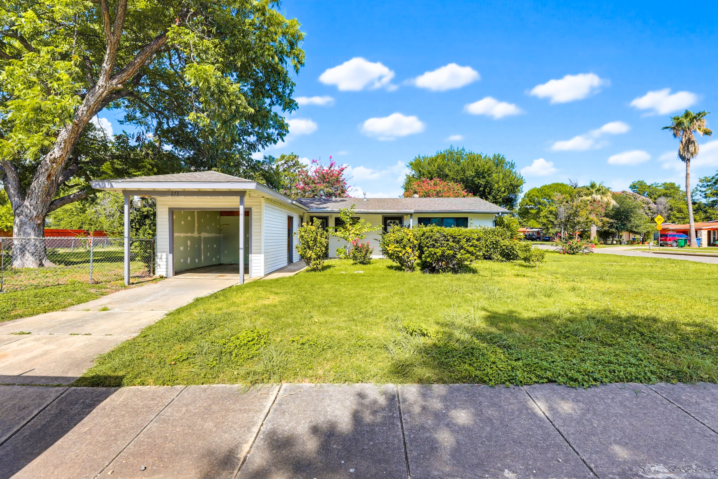 271 Wayside Drive – photo 2