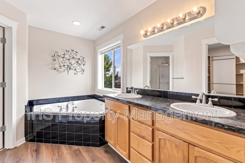 9711 Nottingham Dr. – photo 4